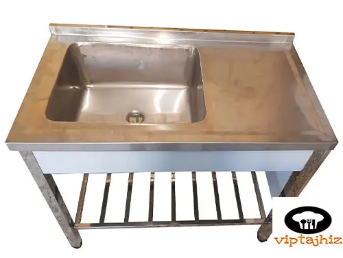 نمای بالا سینک دست ساز تک لگن ۱۰۰ سانتی با سینی استیل ۳۰۴ پایه پاتروکی